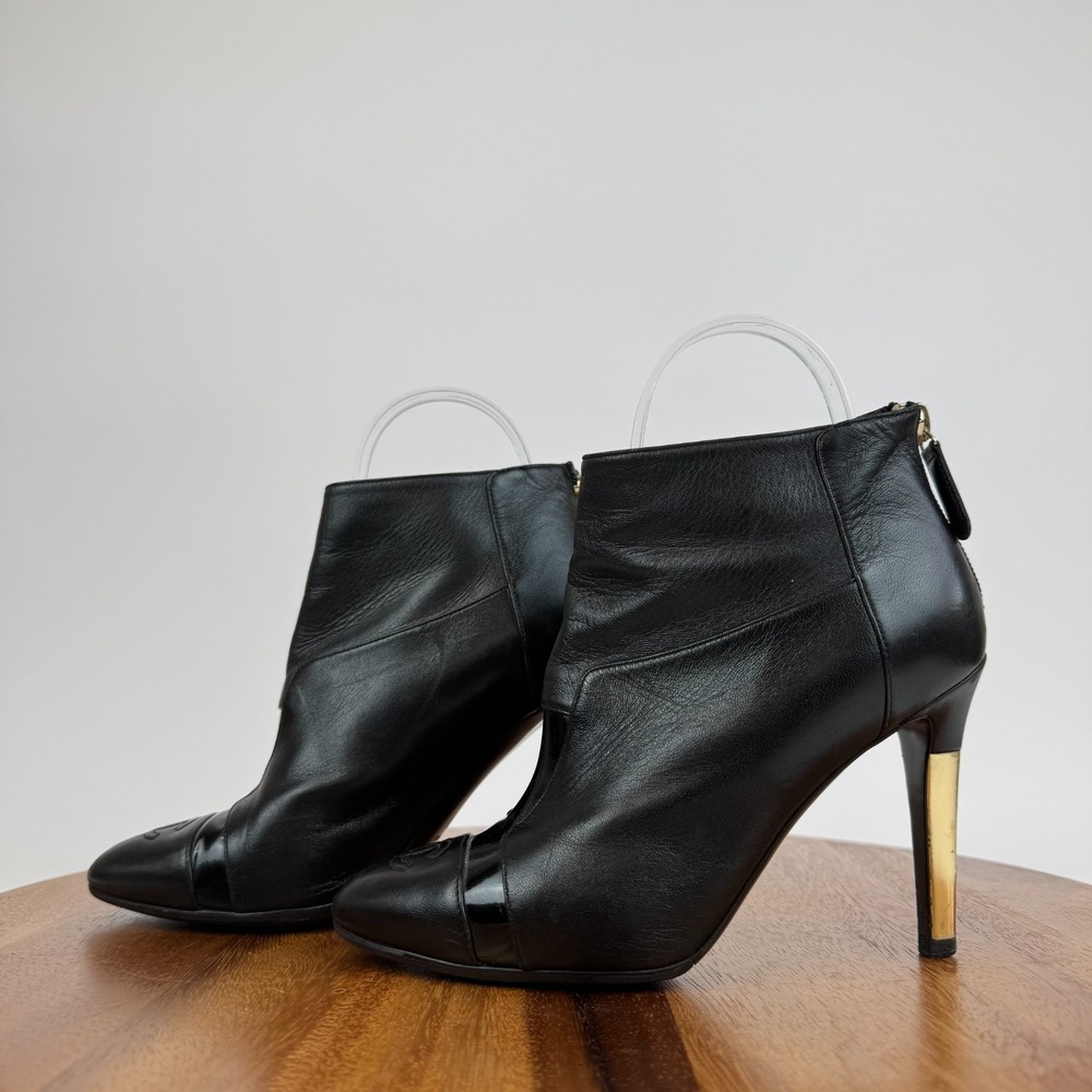Womens Chanel Interlock CC Logo Black Leather Heeled Ankle Booties Boots Size 35